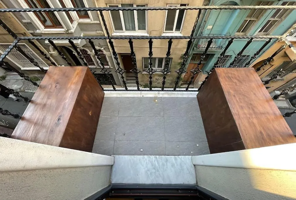 Apt W/ Balcony In Center,5 Mn Walk To Istiklal Istanboel Turkije