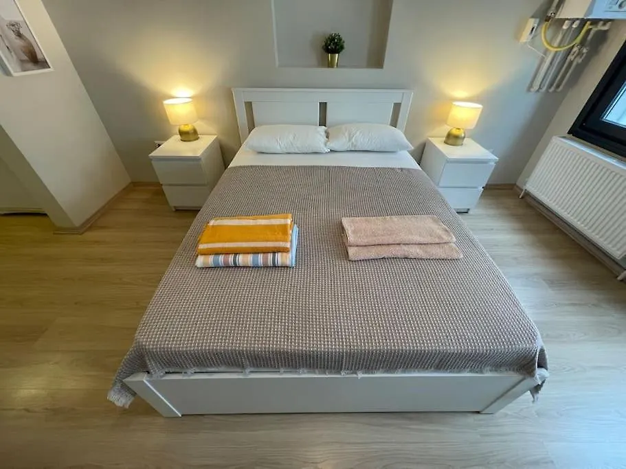 Apt W/ Balcony In Center,5 Mn Walk To Istiklal Istanboel Appartement