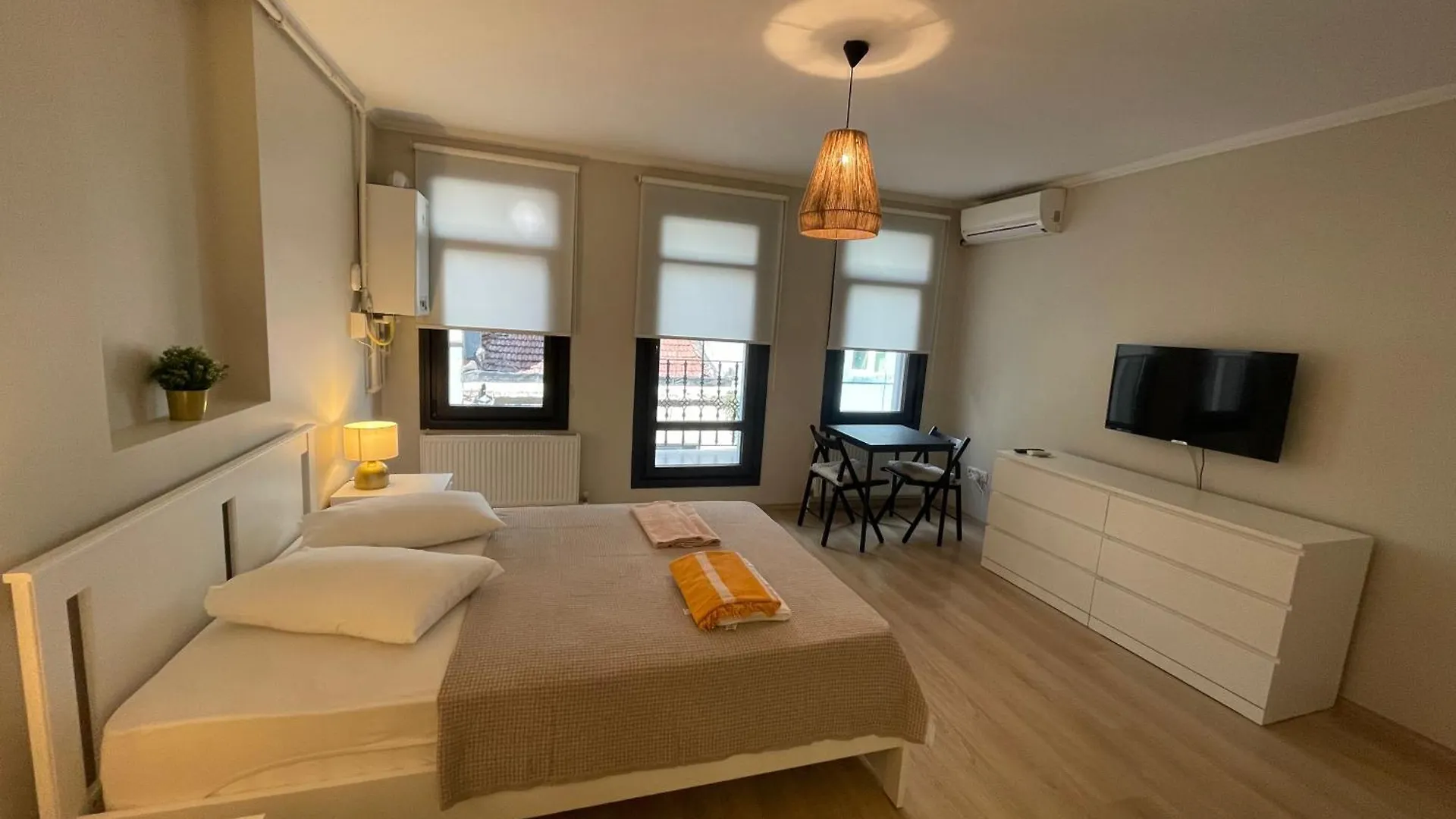 Appartement Apt W/ Balcony In Center,5 Mn Walk To Istiklal Istanboel Turkije